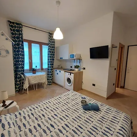 Amicizia Erminia Love hotel